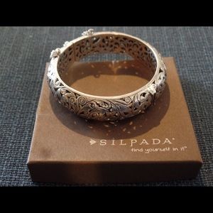 Forever Stunning Bangle